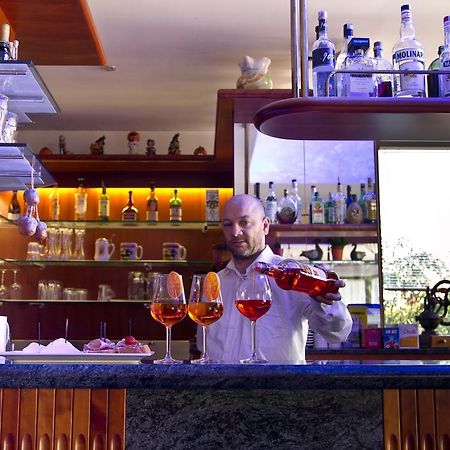 Hotel La Fenice 利尼亚诺萨比亚多罗 外观 照片