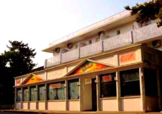 Hotel La Fenice 利尼亚诺萨比亚多罗 外观 照片
