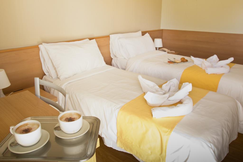 Hotel La Fenice 利尼亚诺萨比亚多罗 客房 照片